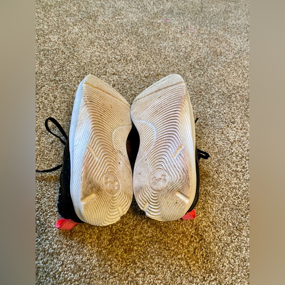 Big Girls Size 4.5 Under Armour Running Shoes - Picture 5 of 5